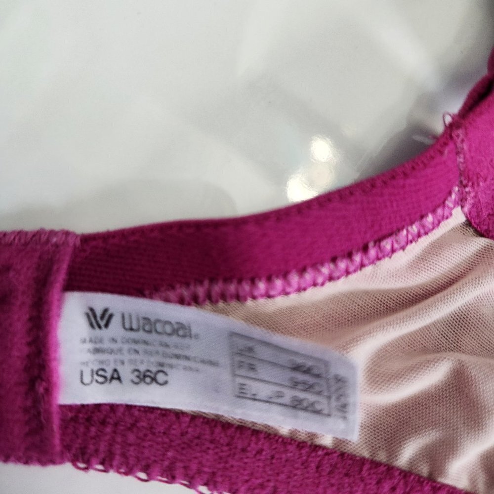 P206. Wacoal Fucshia Lace Underwire Bra |36C - Picture 2 of 2